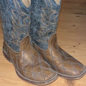 Youth cowboy boots by Roper